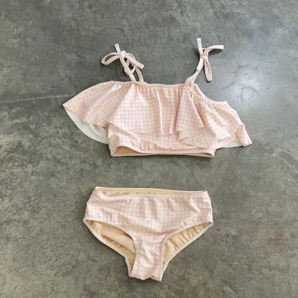 Really cute checkered pink and white swimsuit!